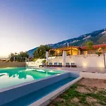 Blue Horizon With Private Pool & Sea View * Plateies