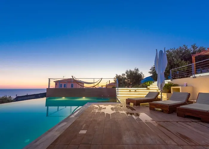 Blue Horizon With Private Pool & Sea View Plateies