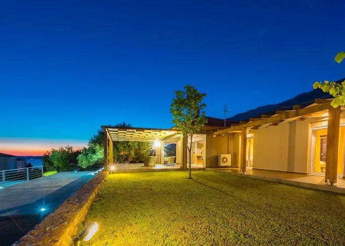 Blue Horizon With Private Pool & Sea View Villa